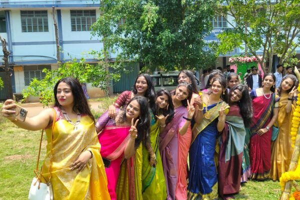 ATNCC ಕಾಲೇಜಿನಲ್ಲಿ ಸಾಂಪ್ರದಾಯಿಕ ದಿನದ ಸಂಭ್ರಮ – ದೇಸಿ ಉಡುಗೆಯಲ್ಲಿ ಮಿಂಚಿದ ವಿದ್ಯಾರ್ಥಿಗಳು