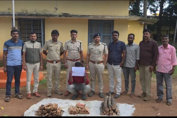 ಶ್ರೀಗಂಧ ಮರ ಅಕ್ರಮ ಕಡಿತಲೆ – ಆರೋಪಿ ಬಂಧನ , 39 ಕೆ ಜಿ ಶ್ರೀಗಂಧ ವಶಕ್ಕೆ.!