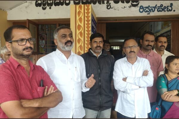 ಸಕಾಲದಲ್ಲಿ ಚಿಕಿತ್ಸೆ ಲಭಿಸದೇ ವ್ಯಕ್ತಿ ಸಾವು ಆರೋಪ – ಆಲುವಳ್ಳಿ ವೀರೇಶ್ ನೇತೃತ್ವದಲ್ಲಿ ಬಿಜೆಪಿ ಪಕ್ಷದ ವತಿಯಿಂದ ದಿಡೀರ್ ಪ್ರತಿಭಟನೆ