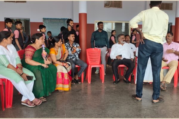 SSLC ಅಂಕಪಟ್ಟಿಯಲ್ಲಿ ಶಾಲೆಯ ಹೆಸರು ಗೊಂದಲ – ರಾಮಕೃಷ್ಣ ವಿದ್ಯಾಲಯದಲ್ಲಿ ಪೋಷಕರ ದಿಢೀರ್ ಪ್ರತಿಭಟನೆ